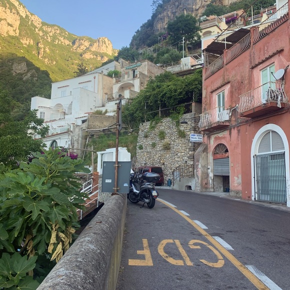 Meet your Posher, Katarina - Picture 1 of 1